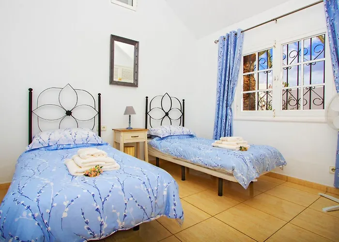 Exceptional 3 Bedroom Villa Adsey -Short Walk To Town - By Lanzarote Leisure Villas