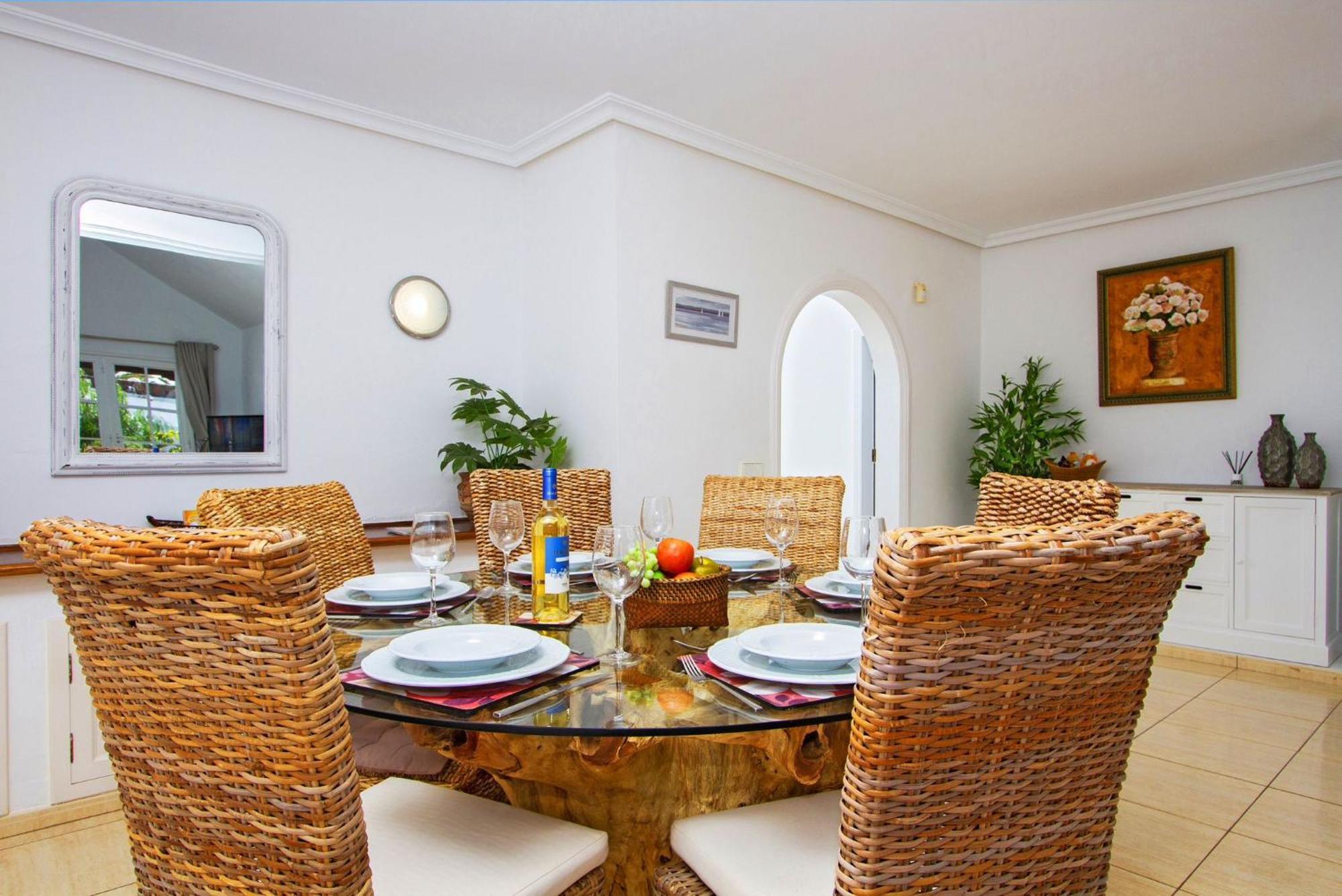Exceptional 3 Bedroom Adsey -short Walk To Town - By Lanzarote Leisure Vil·la *